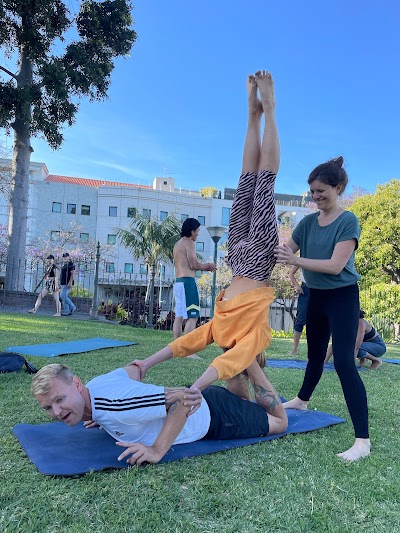 AcroYoga-Madeira-2-1.jpg